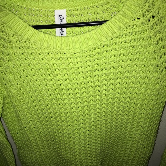 NWOT SWEATER - Picture 3 of 4